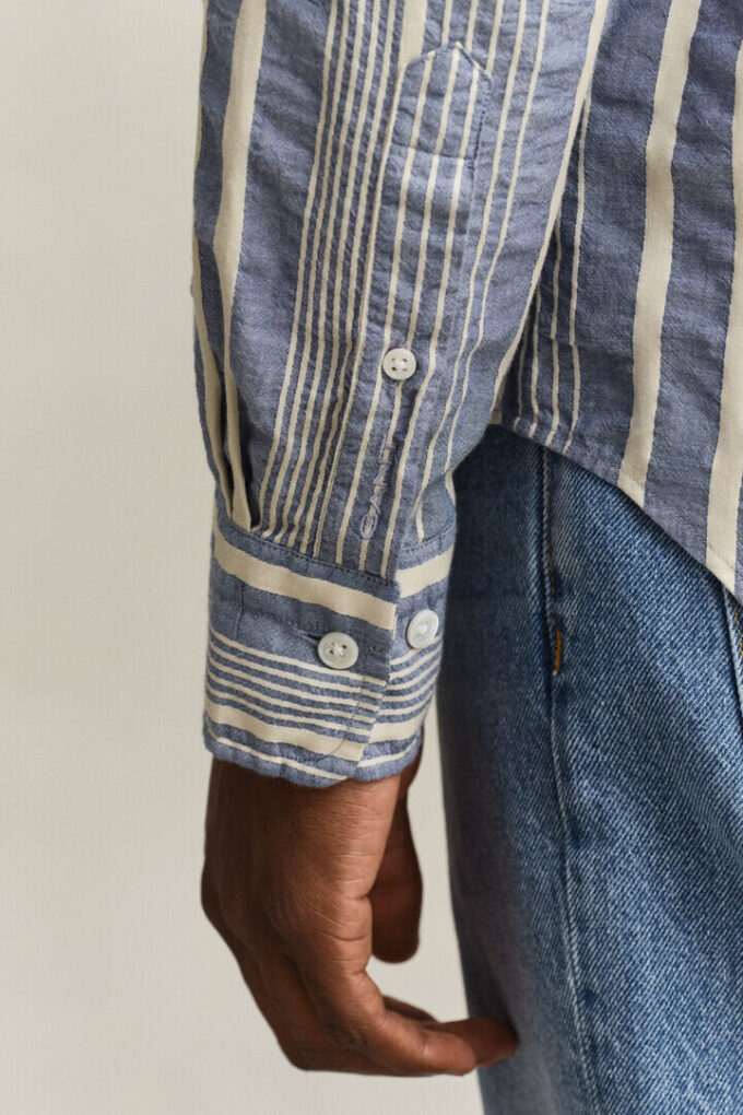 Camisas de seersucker às riscas com corte descontraído