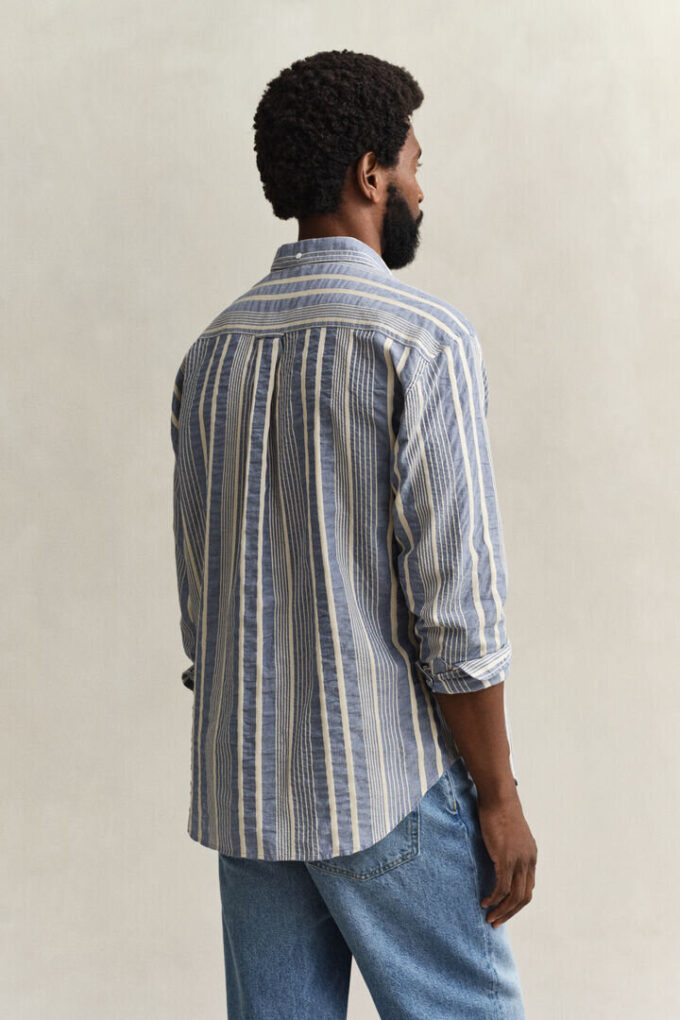Camisas de seersucker às riscas com corte descontraído