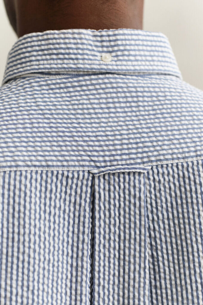 Camisas de seersucker às riscas com corte regular