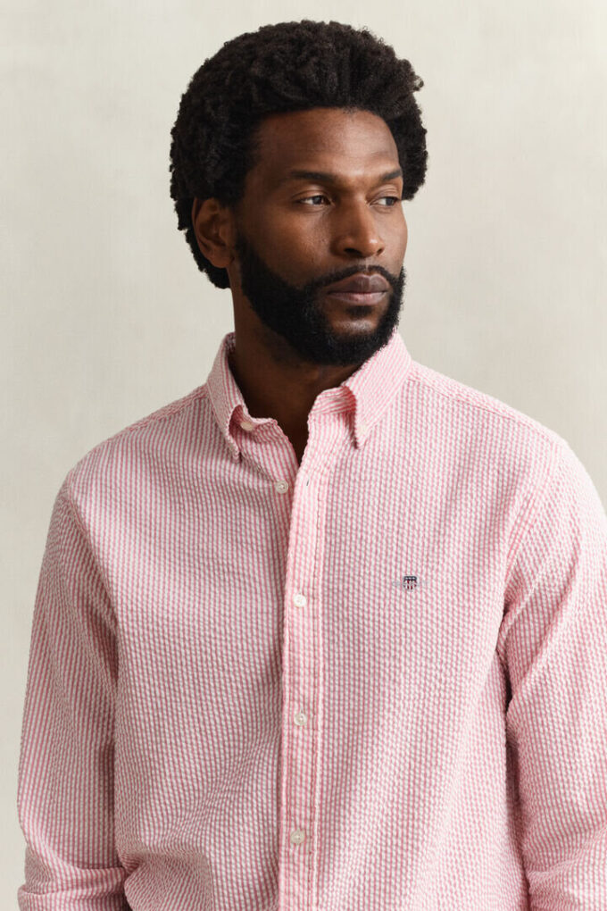Camisas de seersucker às riscas com corte regular