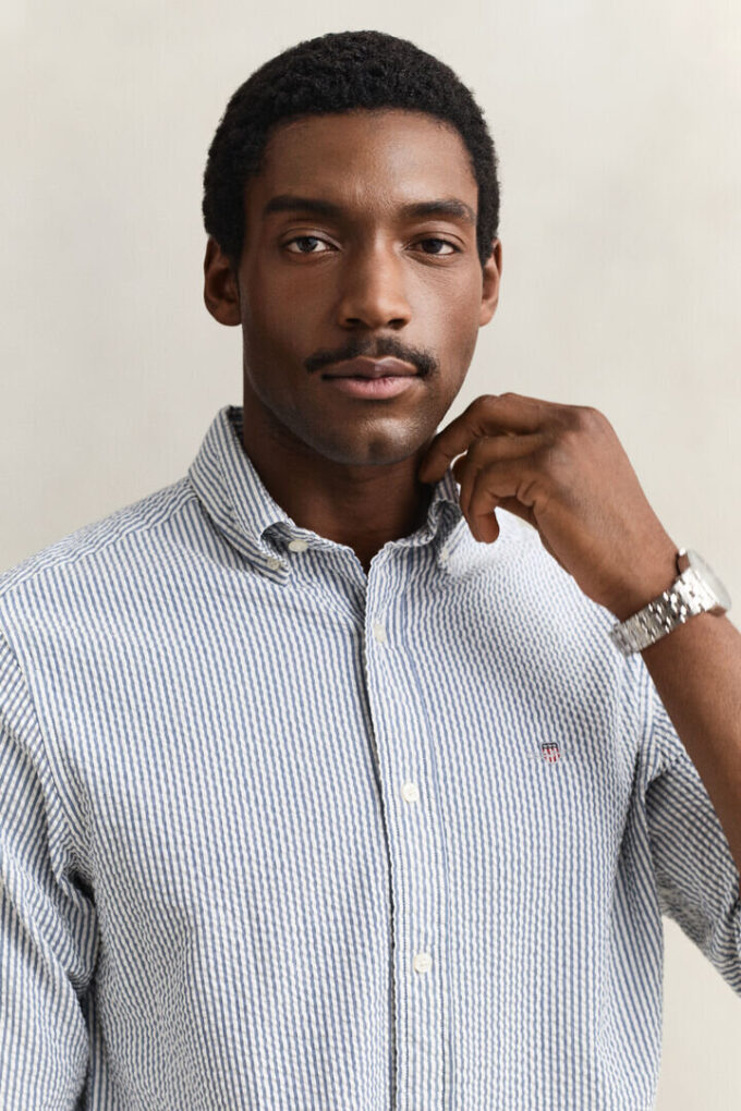 Camisas de seersucker às riscas com corte regular