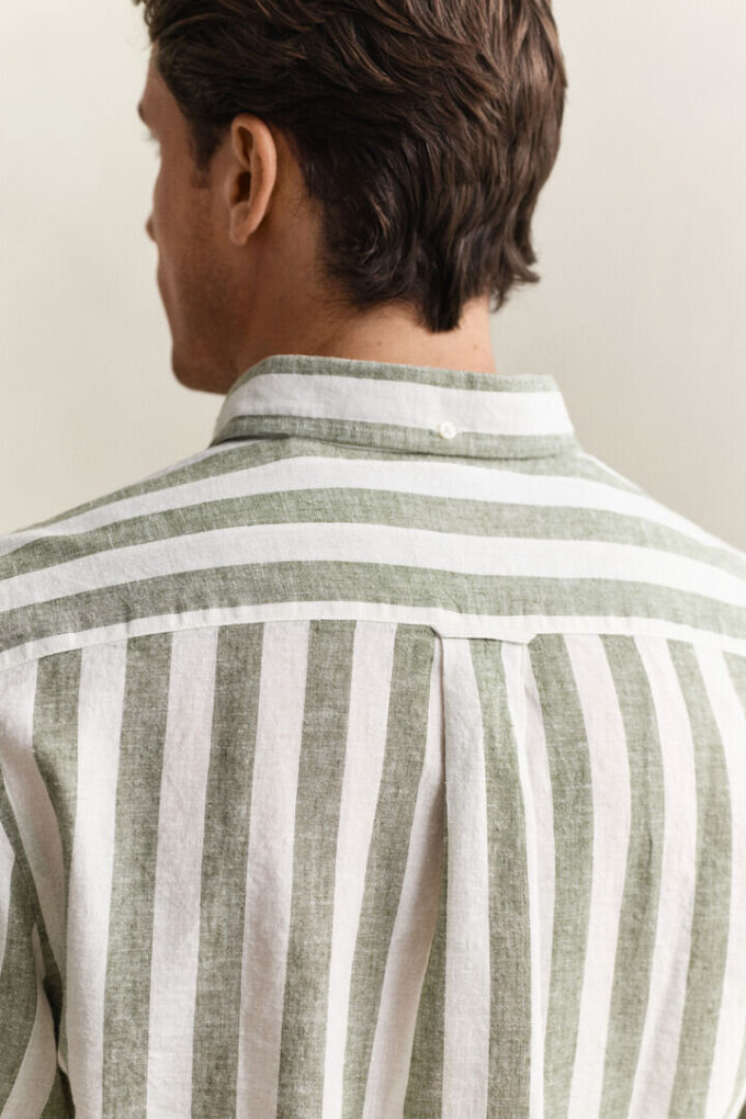 Camisas em mistura de linho às riscas