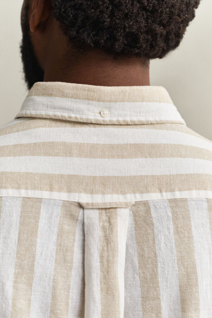 Camisas em mistura de linho às riscas