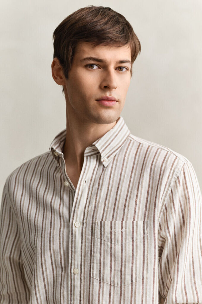 Camisas em mistura de linho às riscas