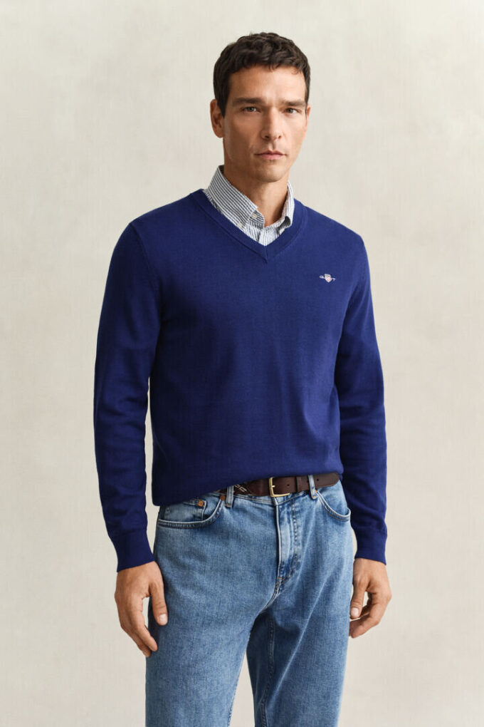Camisola clássica de algodão com decote em V