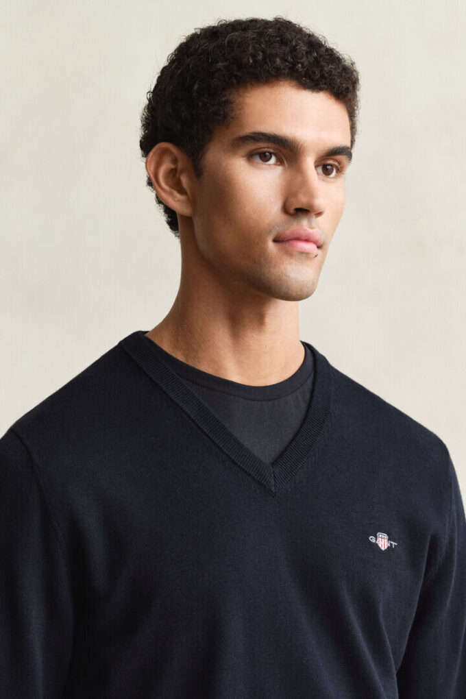 Camisola clássica de algodão com decote em V