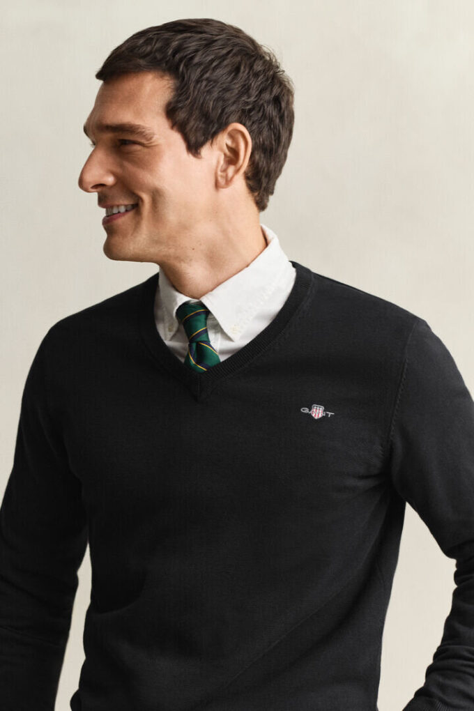 Camisola clássica de algodão com decote em V
