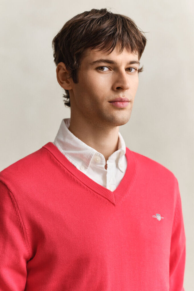 Camisola clássica de algodão com decote em V