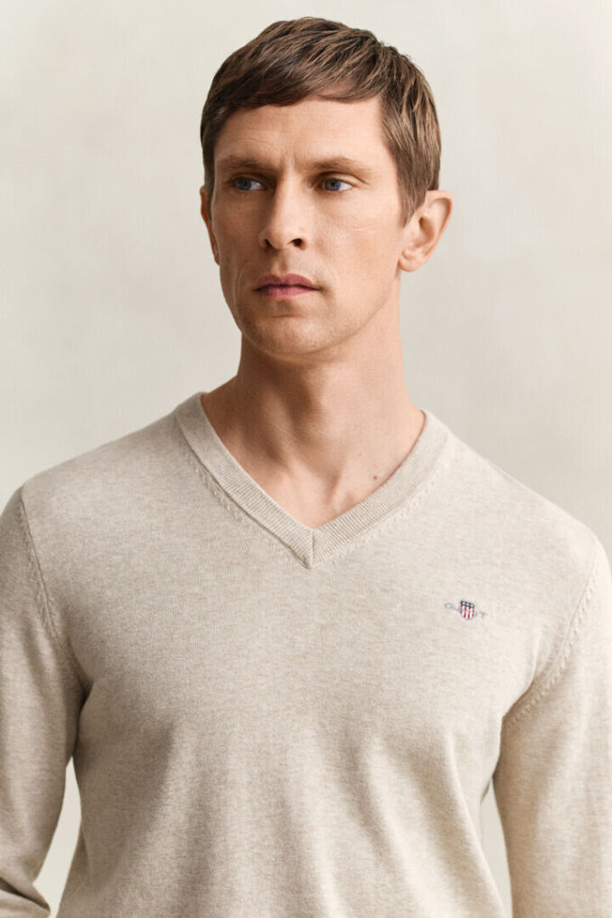 Camisola clássica de algodão com decote em V