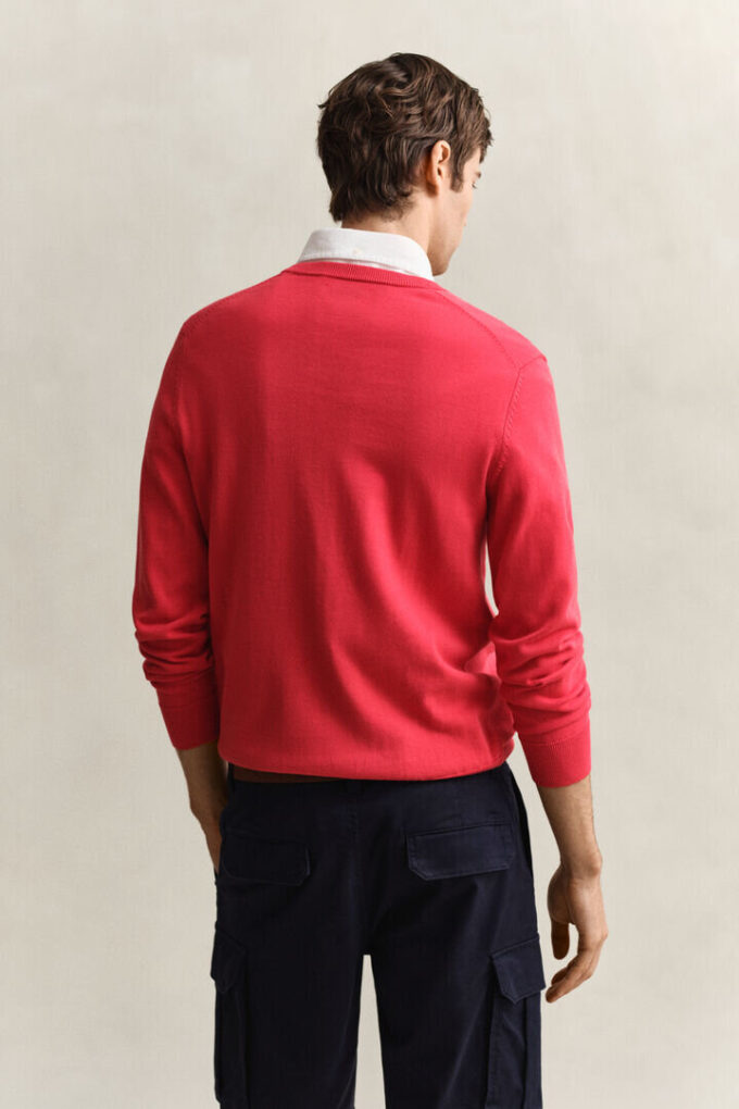 Camisola clássica de algodão com decote em V