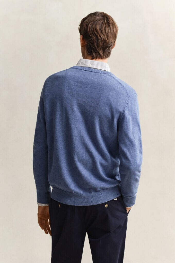 Camisola clássica de algodão com decote em V