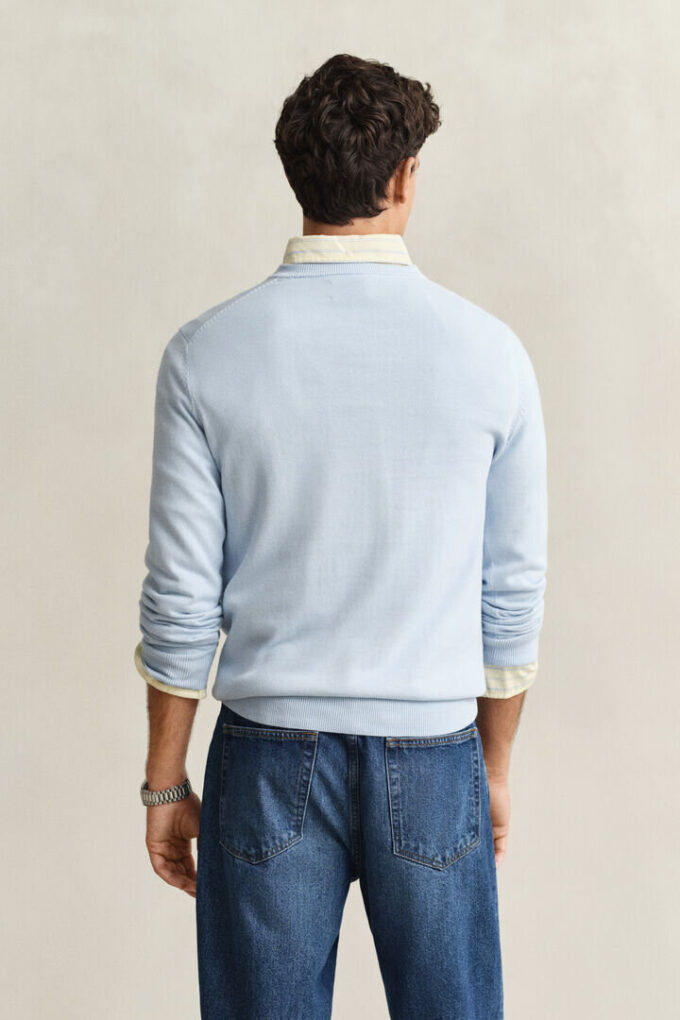 Camisola clássica de algodão com decote em V