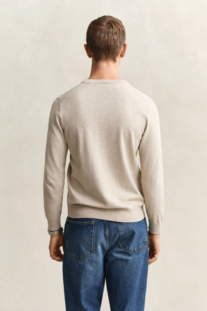 Camisola clássica de algodão com decote em V