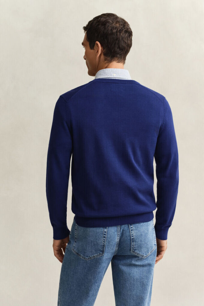 Camisola clássica de algodão com decote em V