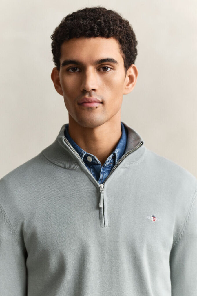 Camisola clássica de algodão com meio fecho