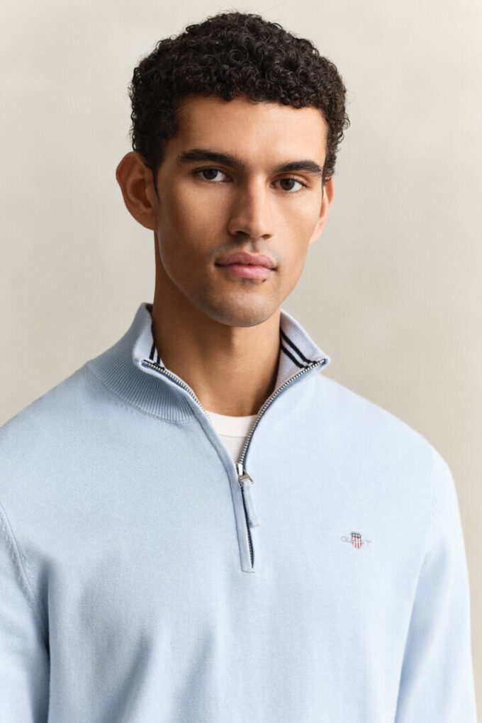 Camisola clássica de algodão com meio fecho