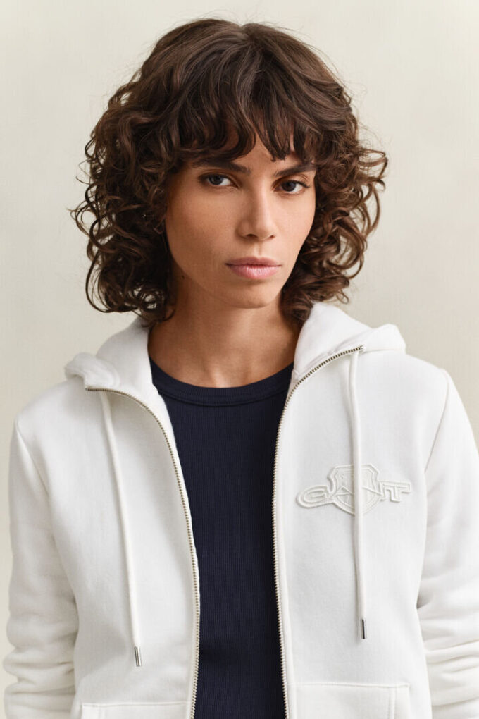 Camisola com capuz e fecho com emblema tonal
