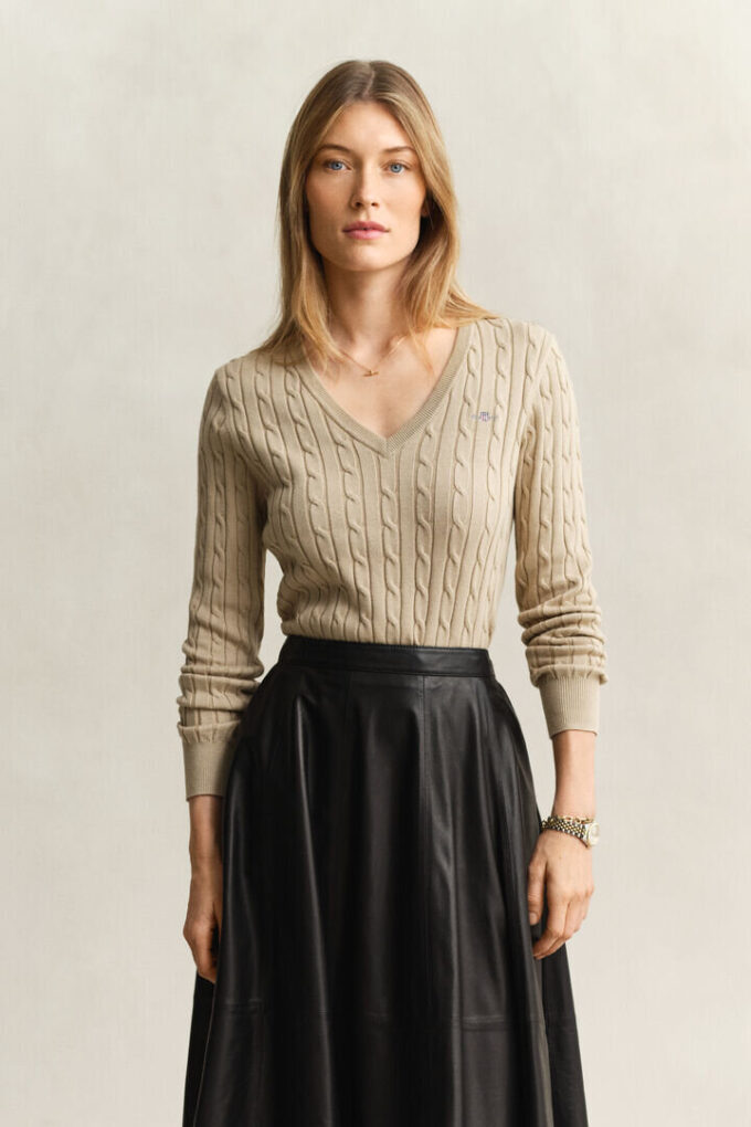 Camisola com decote em V em malha trançada
