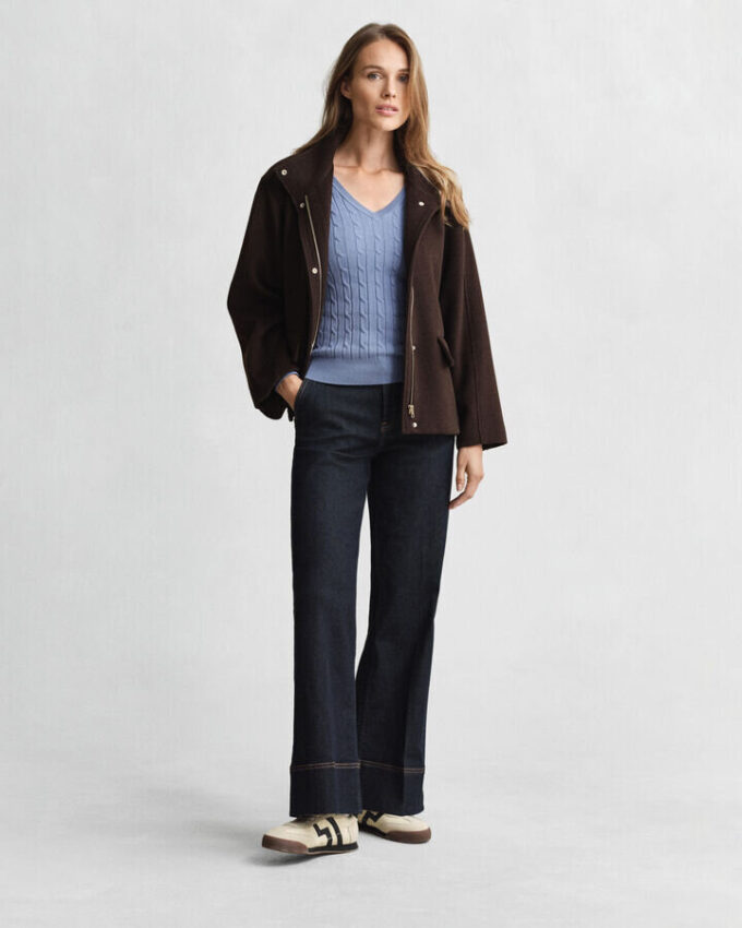 Camisola com decote em V em malha trançada
