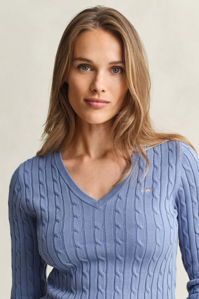 Camisola com decote em V em malha trançada