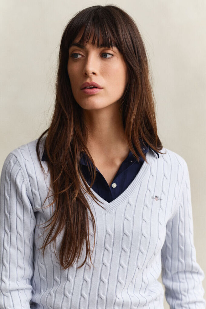 Camisola com decote em V em malha trançada