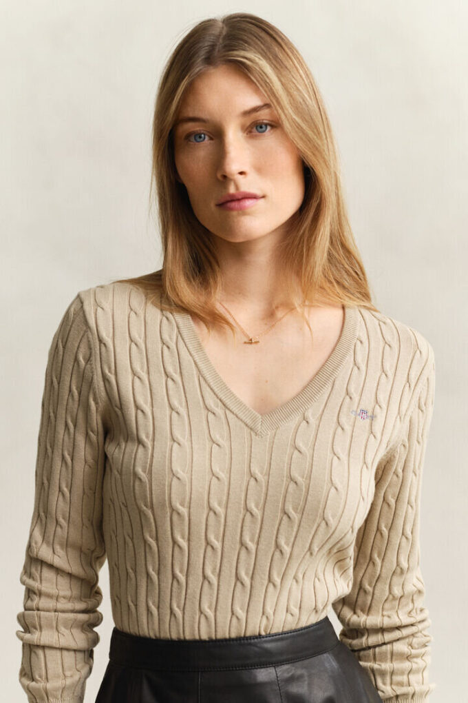 Camisola com decote em V em malha trançada