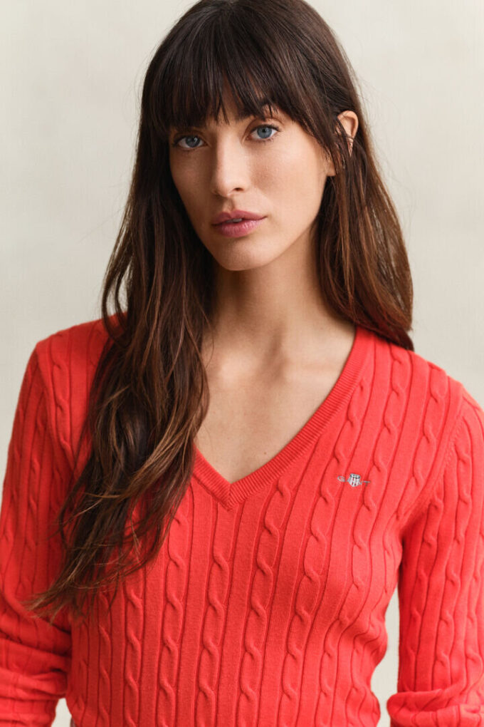 Camisola com decote em V em malha trançada