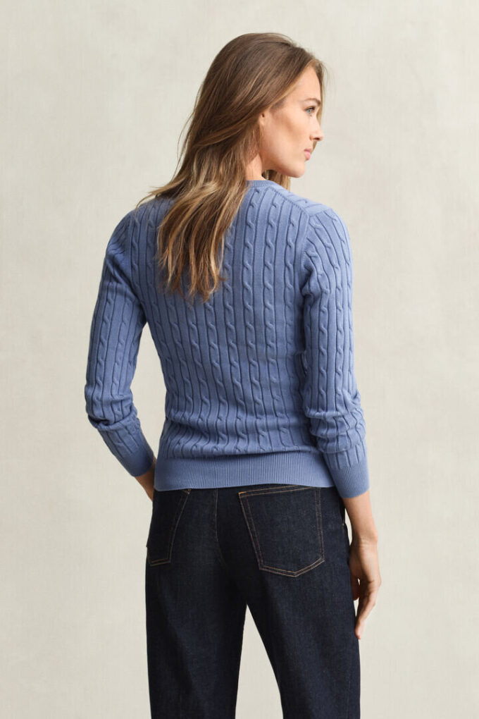Camisola com decote em V em malha trançada