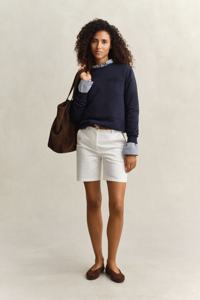 Camisola de gola redonda com emblema tonal