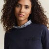 Camisola de gola redonda com emblema tonal