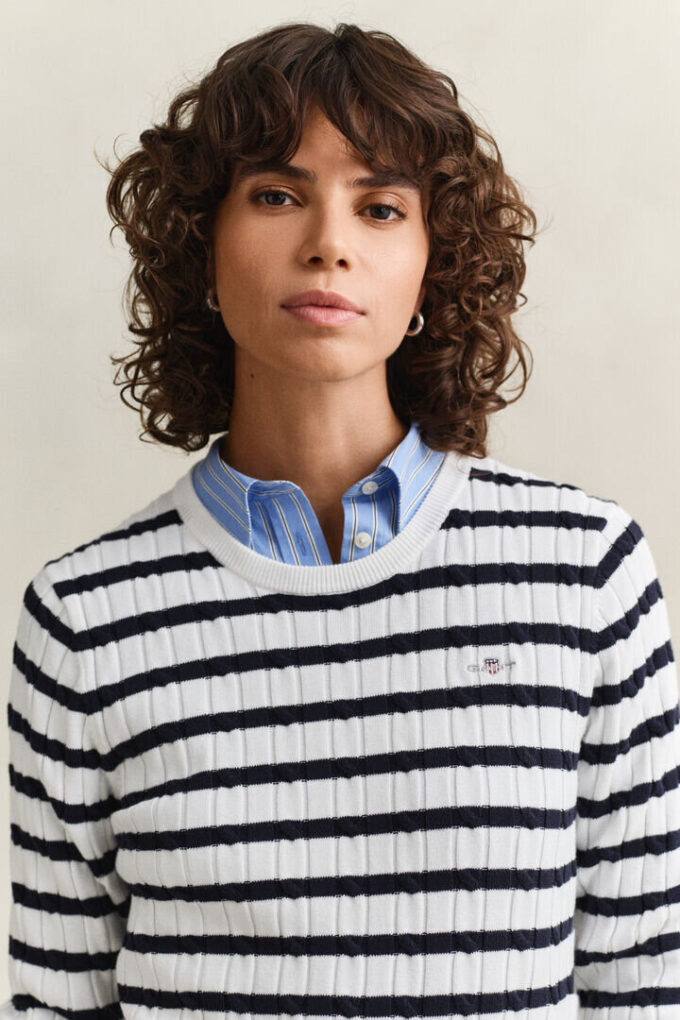 Camisola de gola redonda com malha trançada às riscas