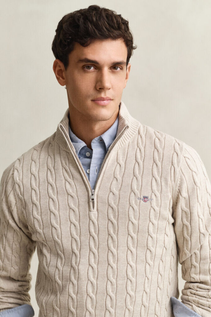 Camisola de malha trançada com meio fecho