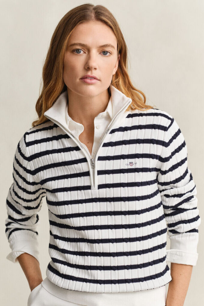 Camisola de malha trançada às riscas com meio fecho