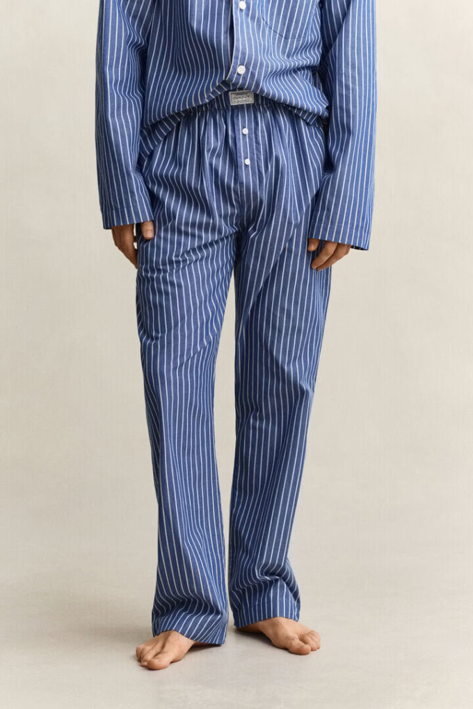Conjunto de pijama em popeline às riscas