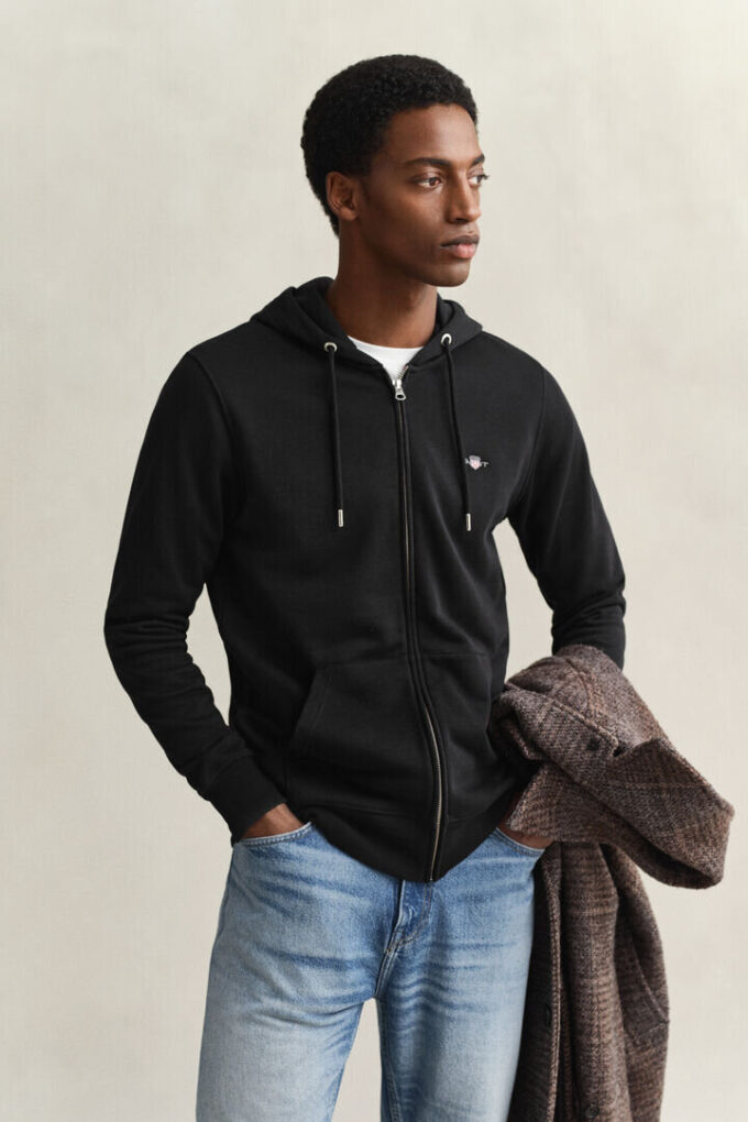 Hoodie com fecho e escudo