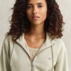 Hoodie com fecho e escudo