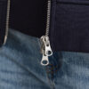 Hoodie com fecho e escudo