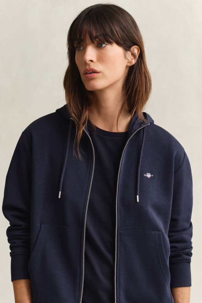 Hoodie com fecho e escudo