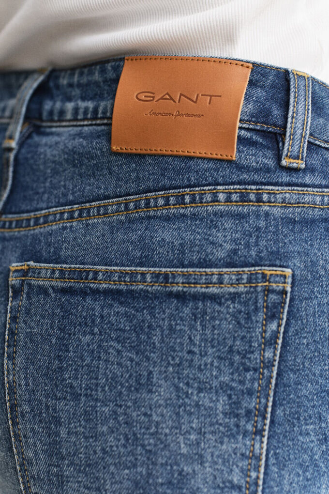 Jeans de perna reta elásticos Jeans de perna reta elásticos
