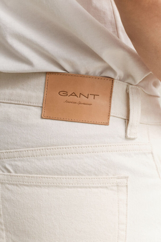 Jeans em corte reto, cor cru