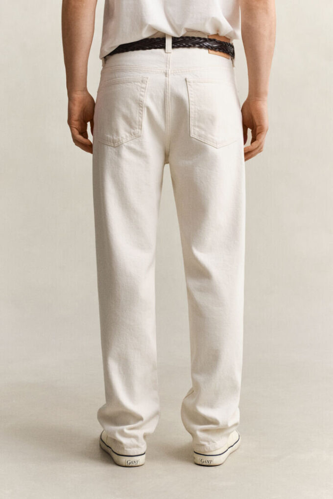 Jeans em corte reto, cor cru