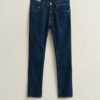 Jeans slim fit com lavagem limpa