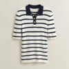 Polo de malha às riscas