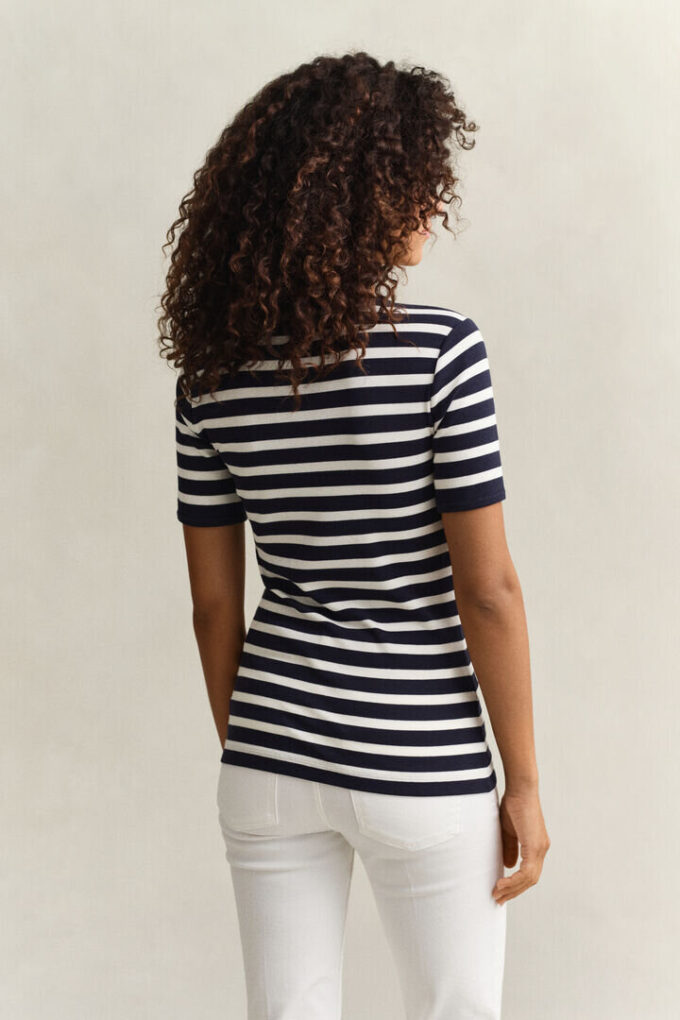 T-shirt com canelado às riscas