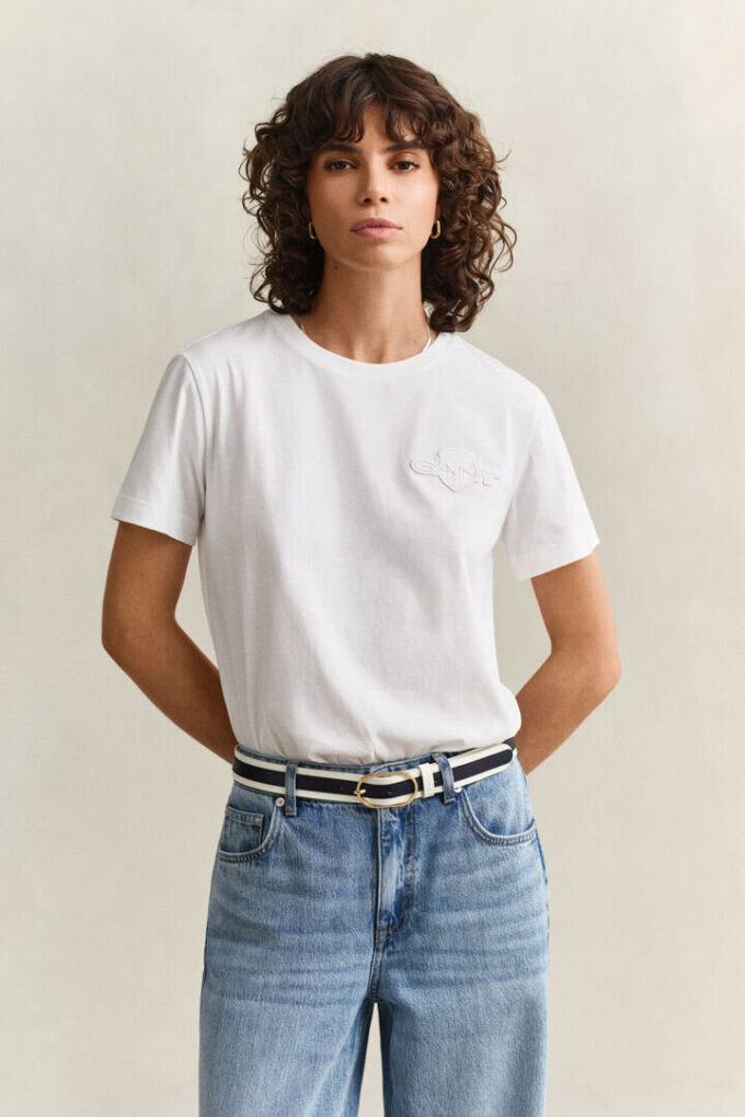 T-shirt com emblema tonal