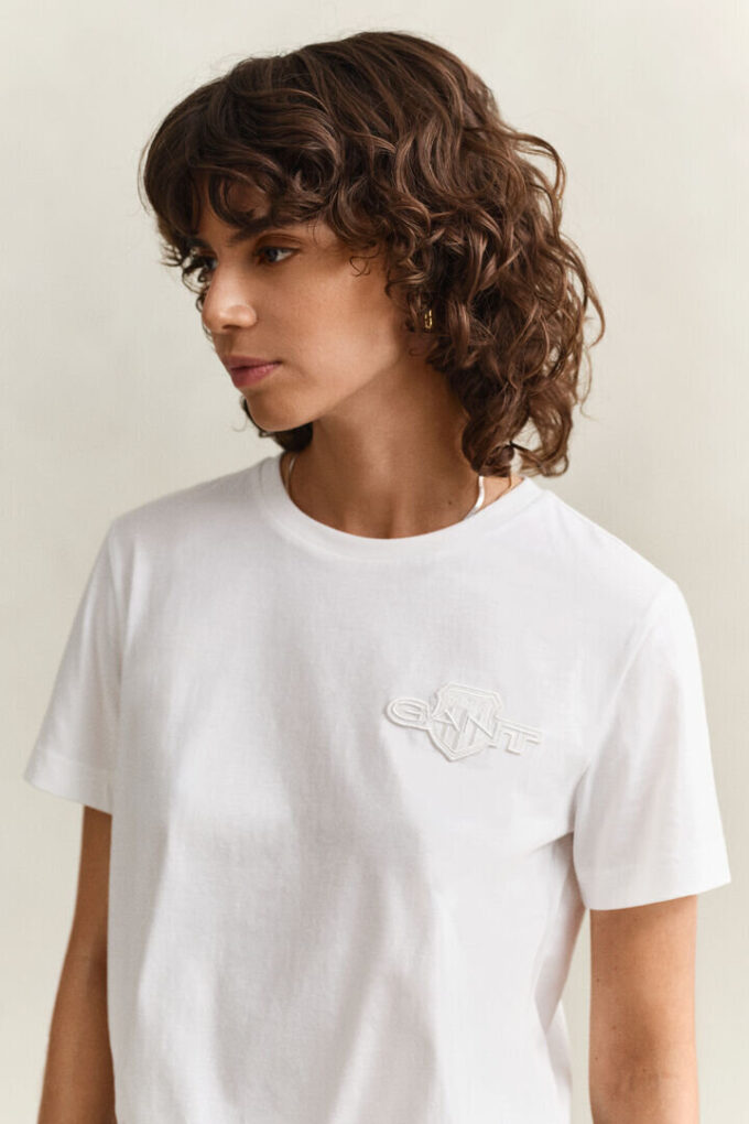 T-shirt com emblema tonal