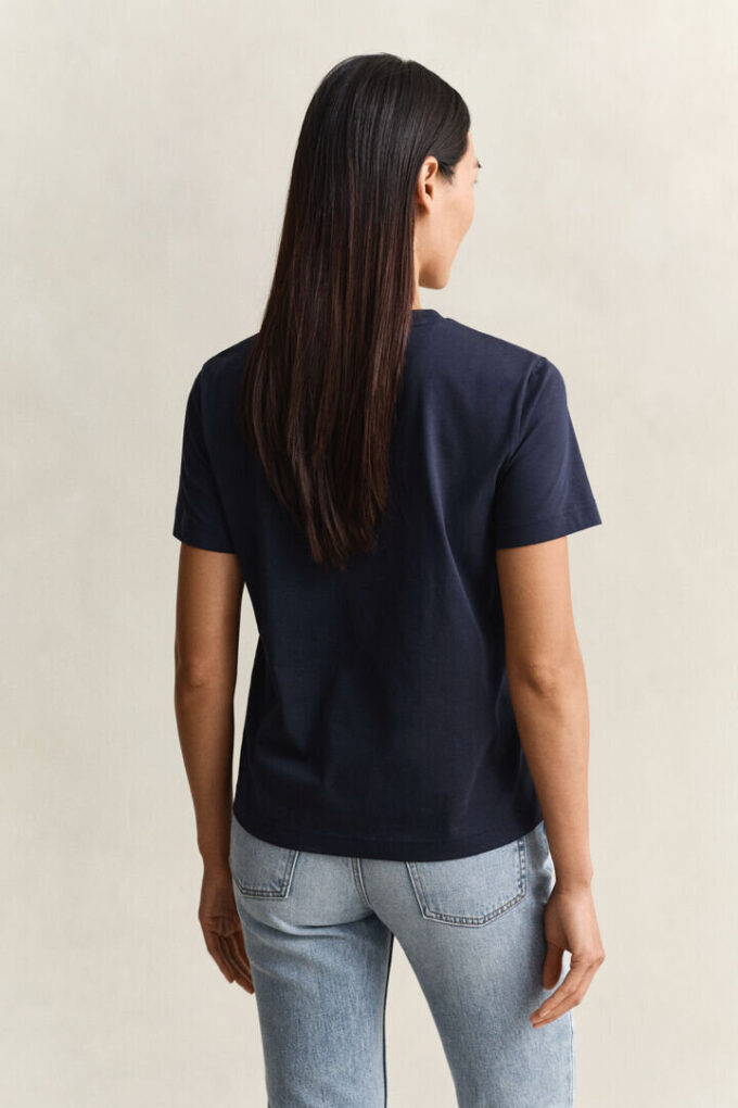 T-shirt com emblema tonal