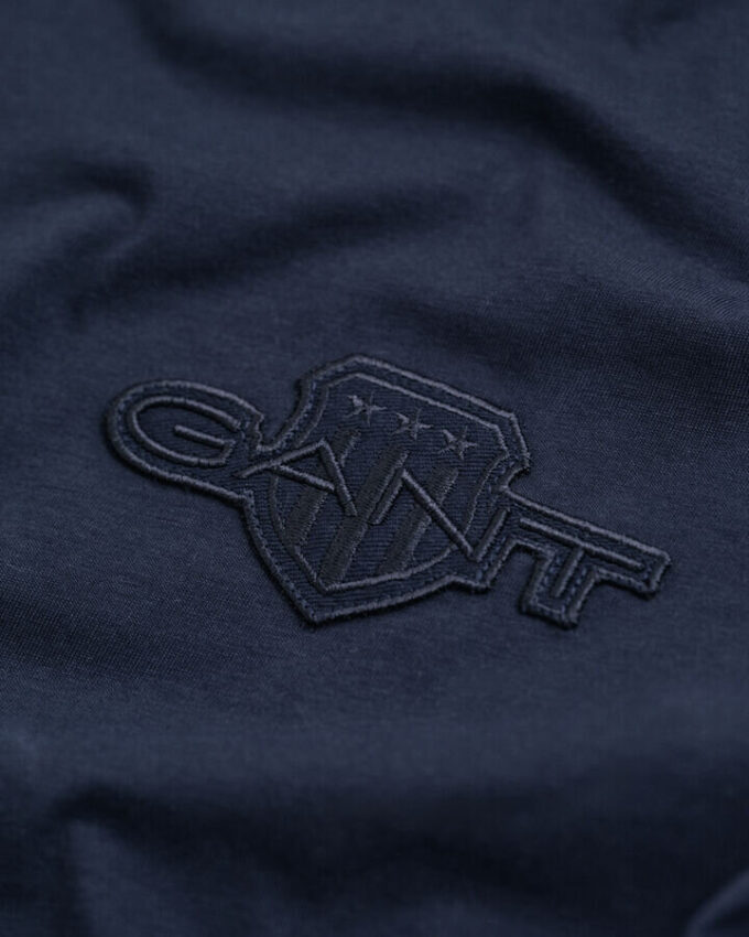 T-shirt com emblema tonal