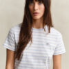 T-shirt com escudo às riscas