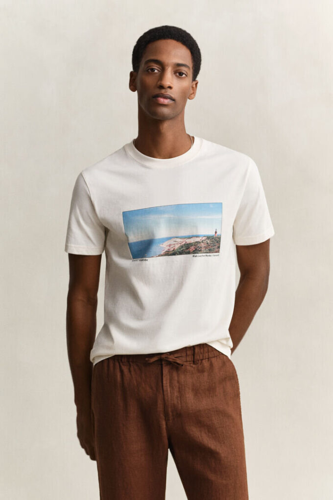 T-shirt com estampado paisagístico